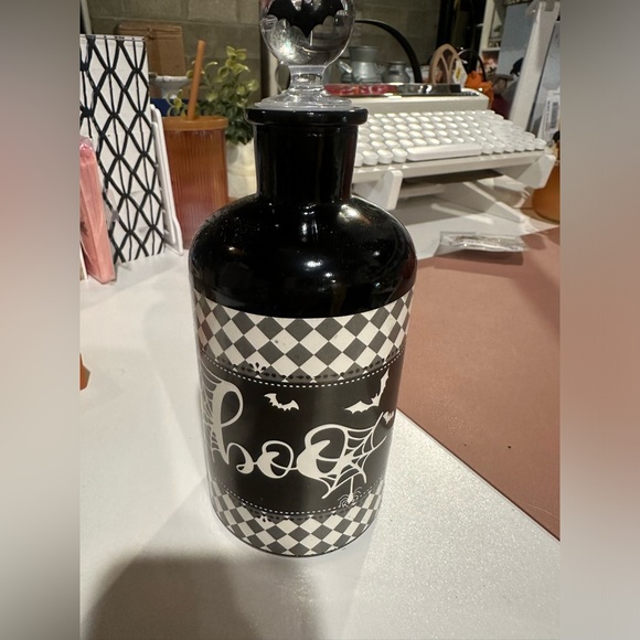 🌸4 for $20 sale Boo Glass Poison Bottle decor - Picture 1 of 3